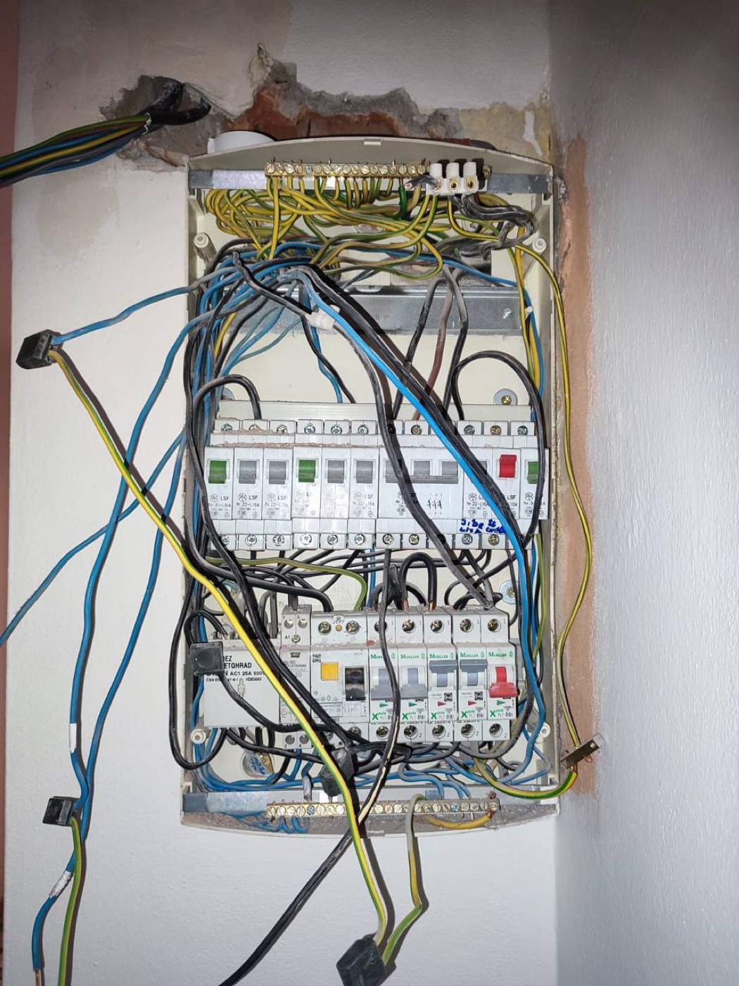 Voor - Elektriciteitsbord Hasselt